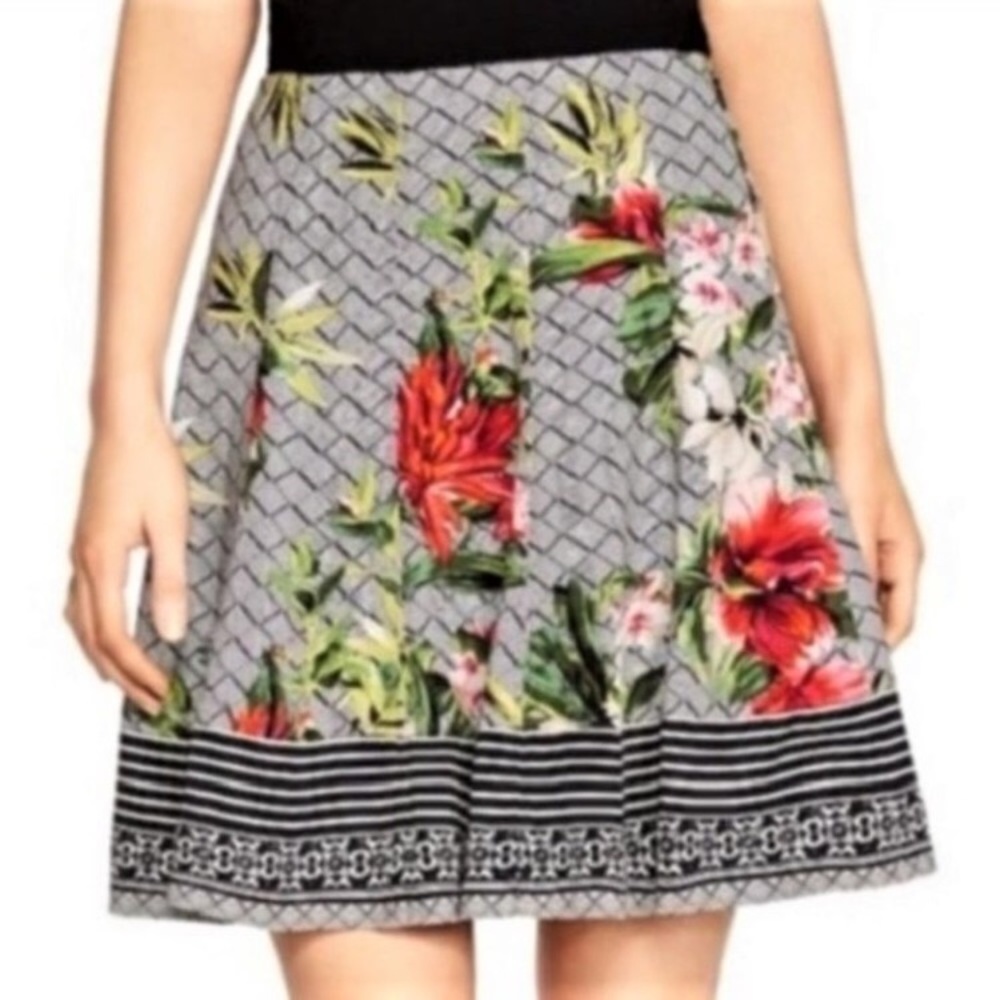 White House Black Market flower design round skirt